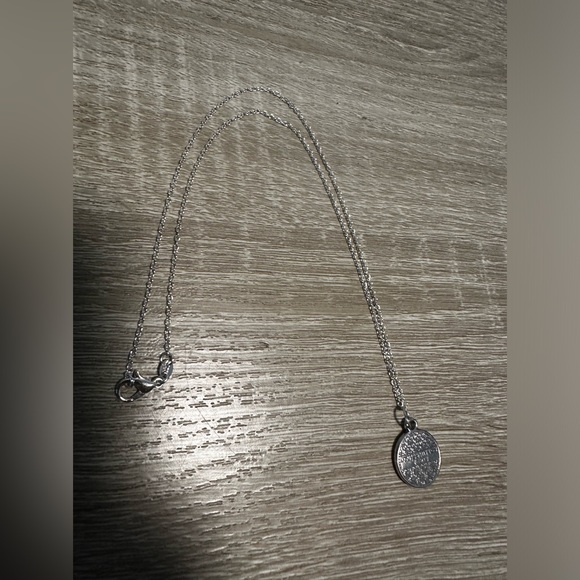 😍Reversible LV Pendent with 925 Silver Necklace😍 - Picture 3 of 10